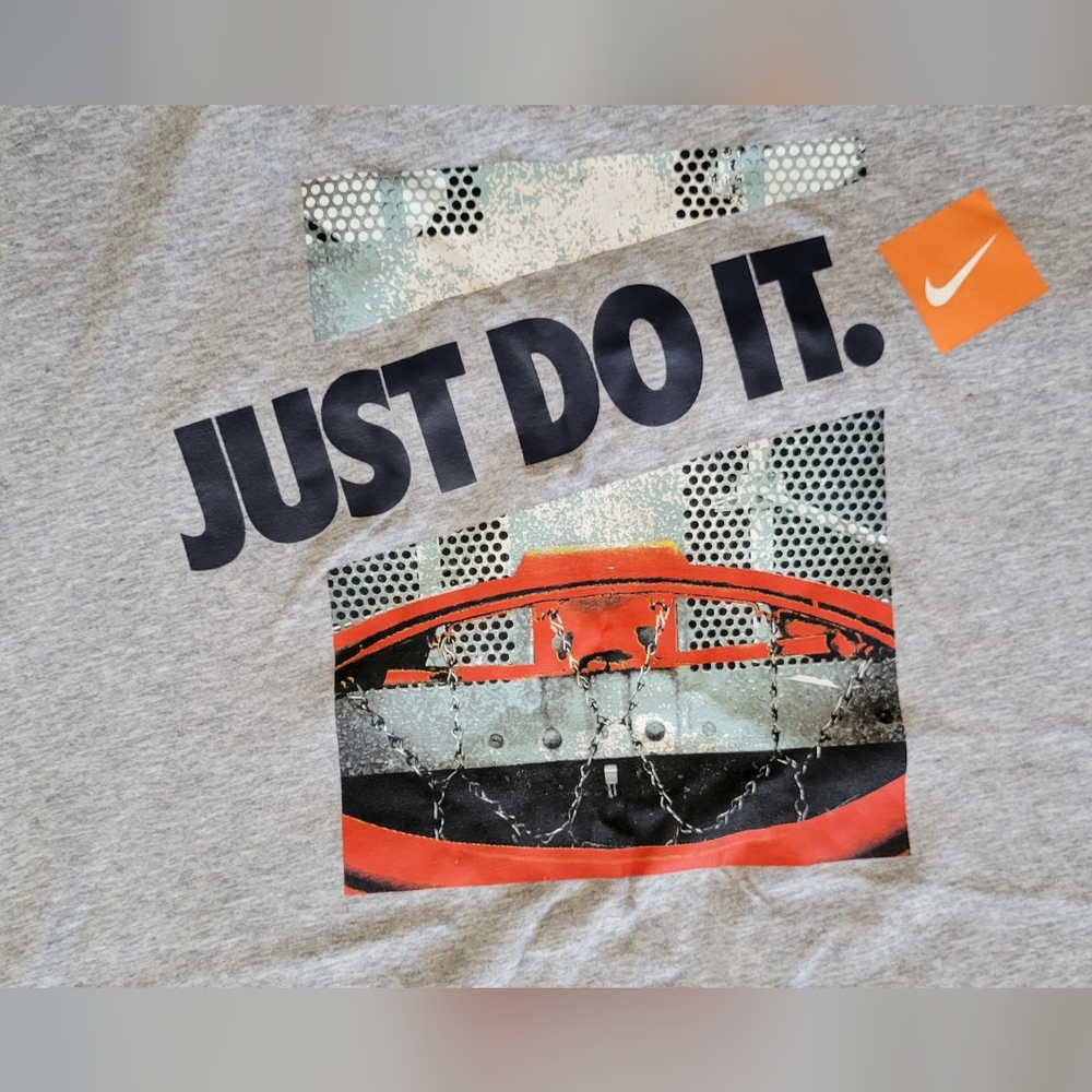 Nike Graphic Dri-Fit Short-sleeved T-shirt